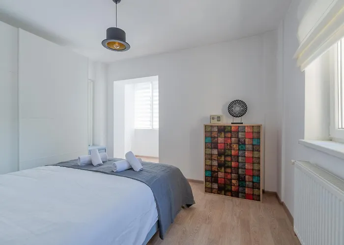 Center-cozy One Bedroom